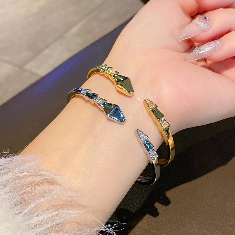 New Version of Baojia Bracelet with a Light Luxury and High-end Feel, Suitable for Niche and Women's Versatile Jewelry