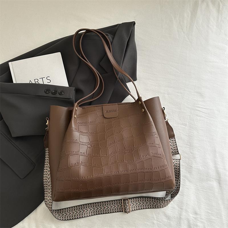 

Large capacity bag women s bag 2025 new trendy fashion summer broadband shoulder messenger bag portable tote bag