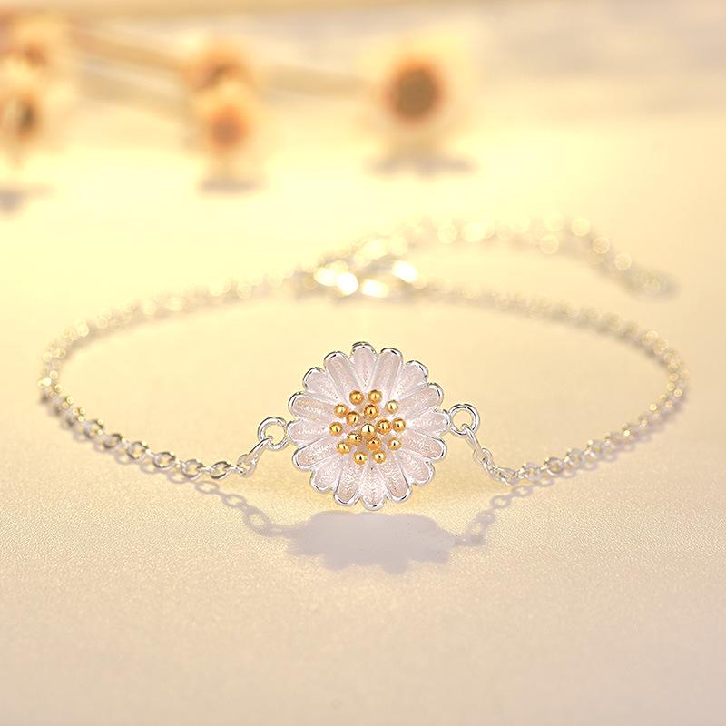 

Маленькие серьги-ромашки для женщин. Универсальный и свежий комплект сережек-хризантем с подсолнухами