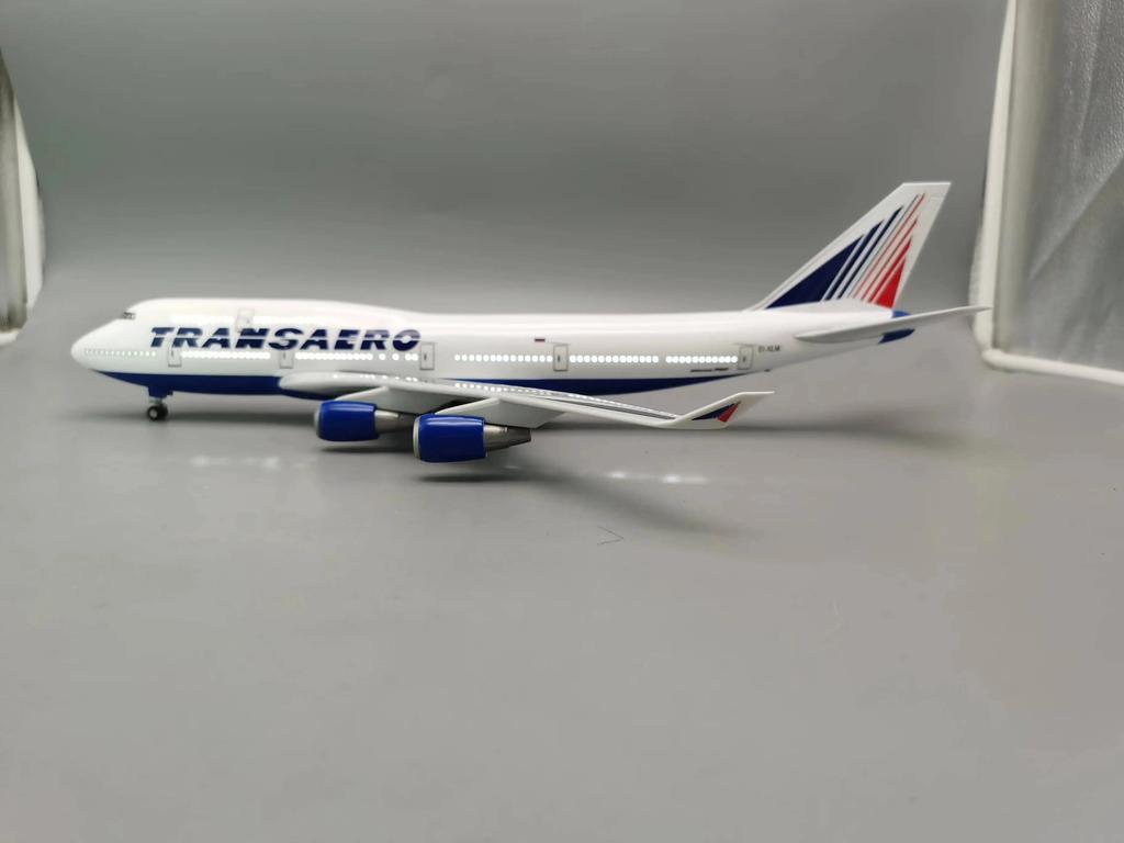 Model Airplane Resin Statue Scale 1:150 Airplane Model Intercontinental Airlines B747 with LED Light Decoration Collection Gift