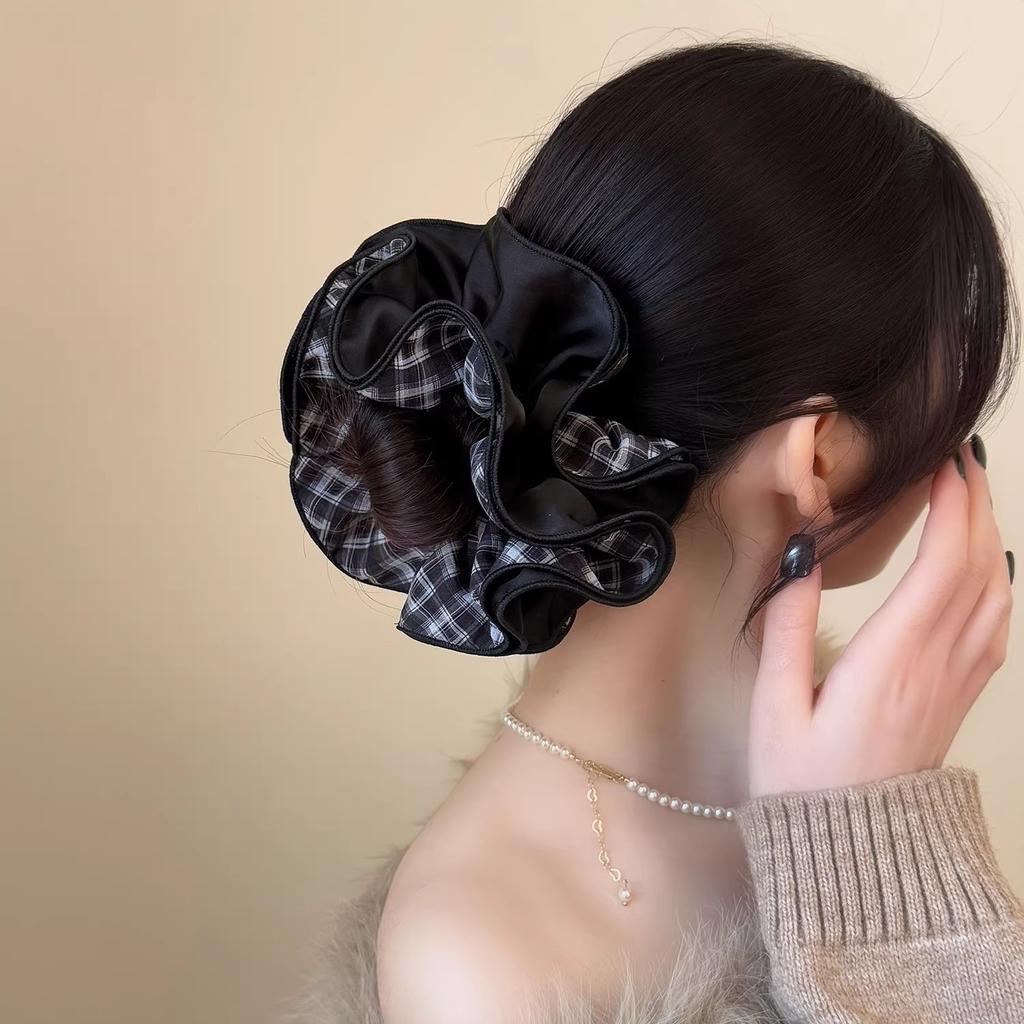 Vintage Plaid Scrunchies Large Hair Tie for Women Aesthetic Casual Weekend Look Fashion Hair Accessory
