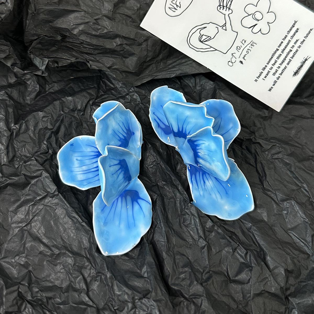 

New European And American Minority Personality Drop Oil Color Petal Fan Earrings Holiday Wind Fashion Flower Earrings синій