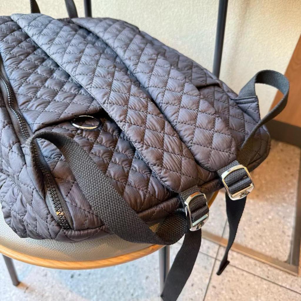 2025 Frühling High-End Diamant-Gitter Pendler-Rucksack: Große Kapazität, klassischer Casual-Stil