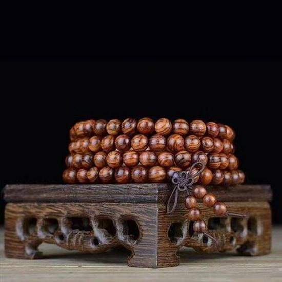 Herren Armband aus rotem Sandelholz mit goldenem Stern Agarholz Buddhistische Gebetsperlen