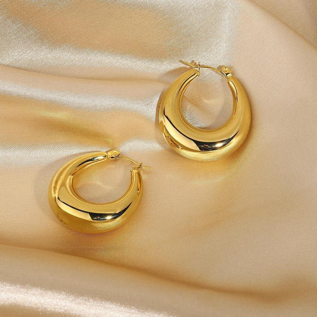 Stainless Steel Hollow Earrings for Women - Fashionable 18K Gold Simple Round Design, Versatile and Trendy Style.