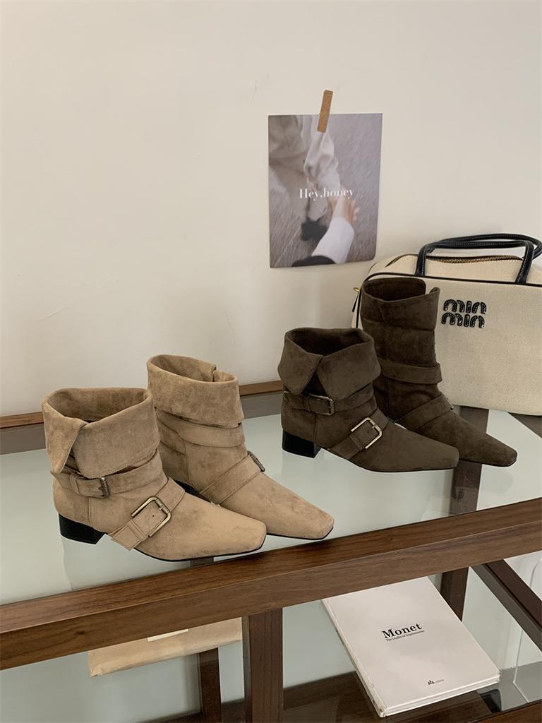 2025 Korean version of the new niche design retro French short boots small square head western boots suede medium boots women's boots
