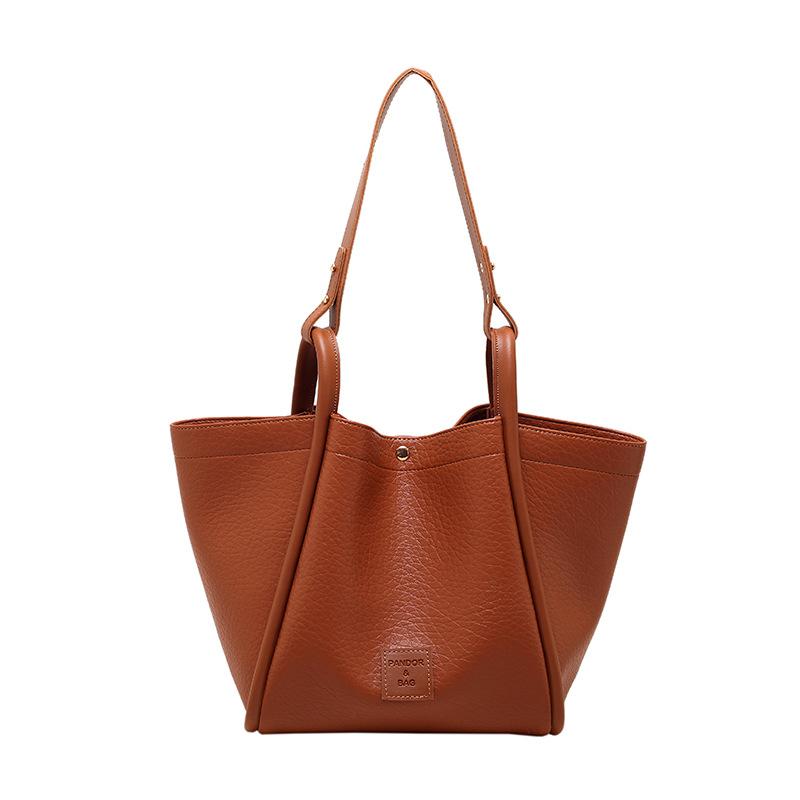 

Retro bag women s large-capacity new autumn and winter versatile shoulder vegetable basket bag mother bag commuter tote bag коричневый