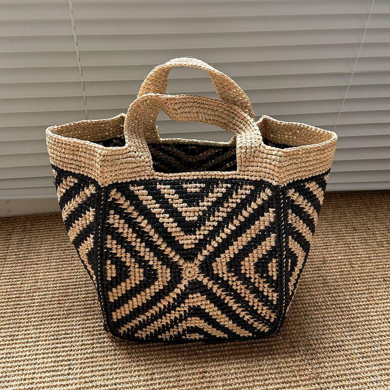 

New Designer Portable Square Sling Bag Raffia Handmade Crochet Bag Black and White Color Matching Fashion Temperament Handbag Image color