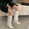 Trendige frittierte Straße! Europäische und amerikanische sexy Babes weiße hochhackige kurze Stiefel Damen Gürtelschnalle Nieten Babes spitze Hosenstiefel
