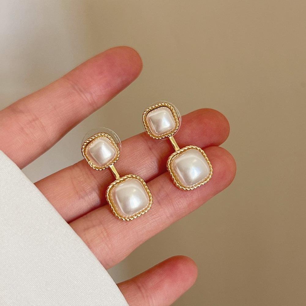 Cercei cu perle Cercei de damă de înaltă calitate