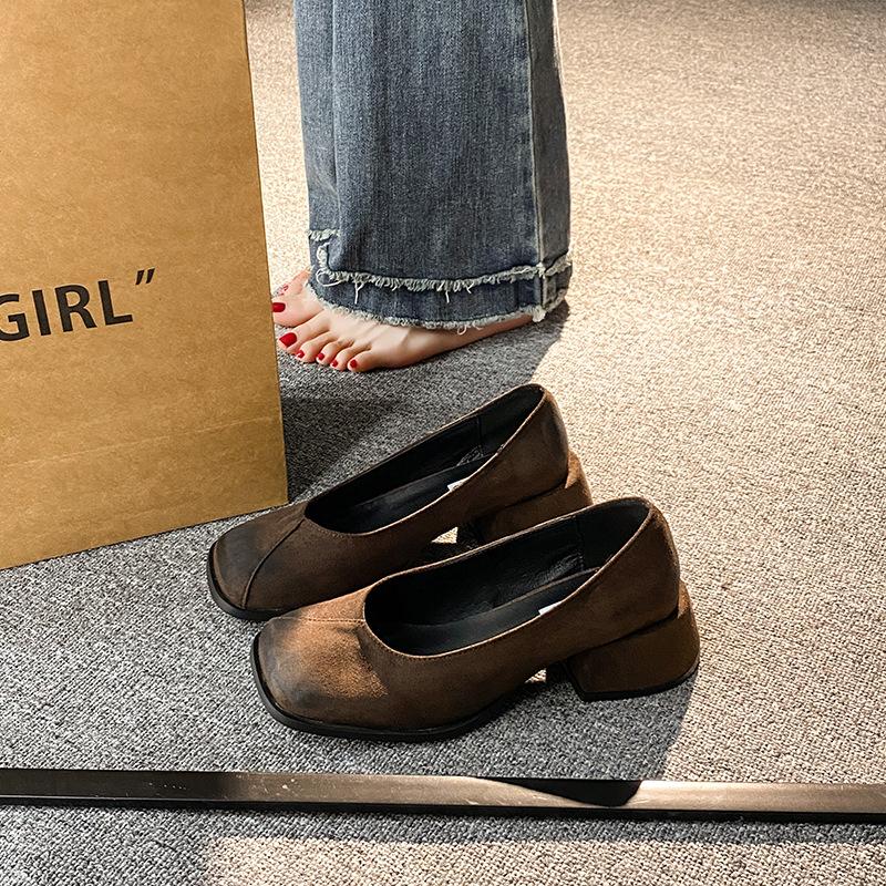 

Французские туфли-лодочки на толстом каблуке с одним ремешком, женские, весна 2025, новая модная темпераментная модель, квадратный носок, неглубокий вырез, одинарные туфли 40 коричневый