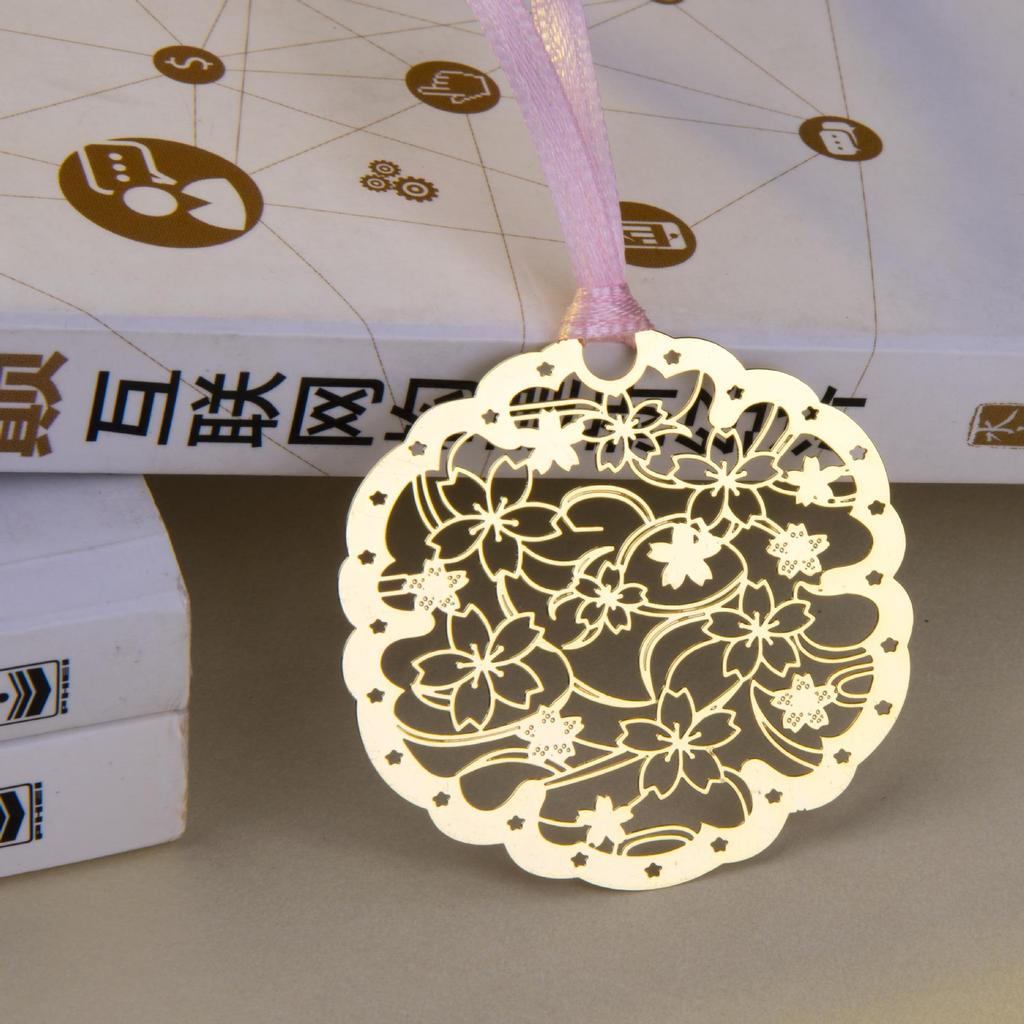 Exquisite Hollow Brass Bookmarks: Retro Chinese Style Custom Gifts