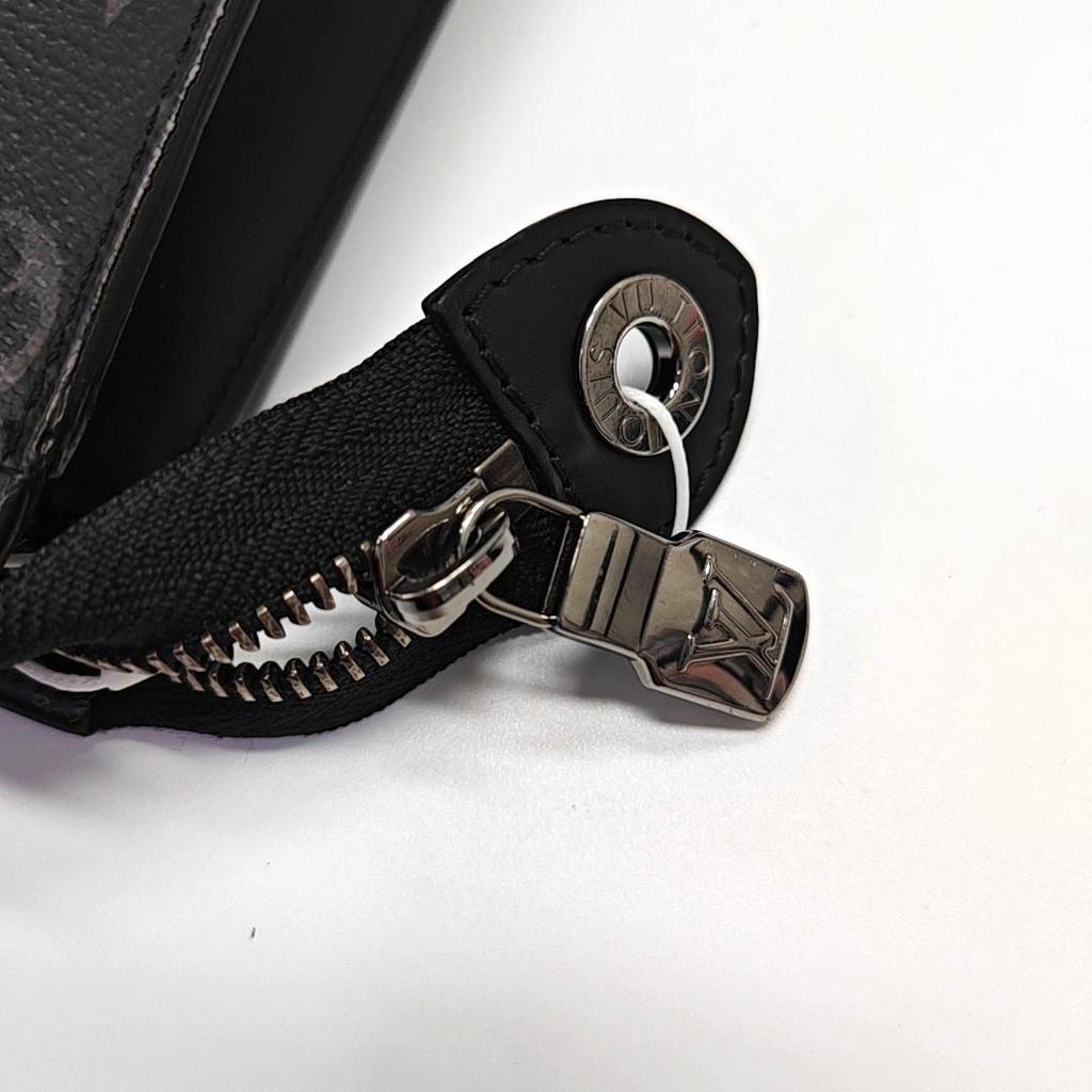 [Pre-Owned] Louis Vuitton Pochette Voyage MM 'Black Monogram Eclipse Canvas' - Very Good #1G1KZWY
