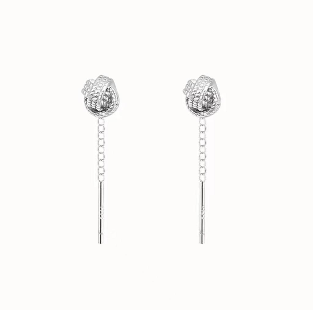 Ruyi Knot High-End Cartilage Studs: Versatile Fashion Ear Accessories for Daily Commute and Casual Style
