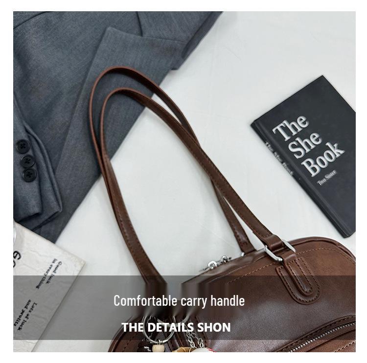 Women's Retro Y2K Underarm Bowling Bag: Large Capacity, Simple, Versatile Shoulder Handbag for Casual Commute.