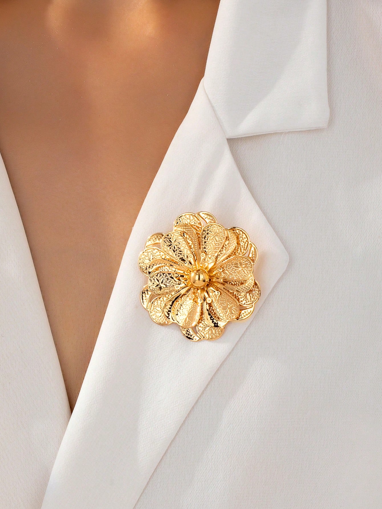 

Модные броши для женских украшений золотой