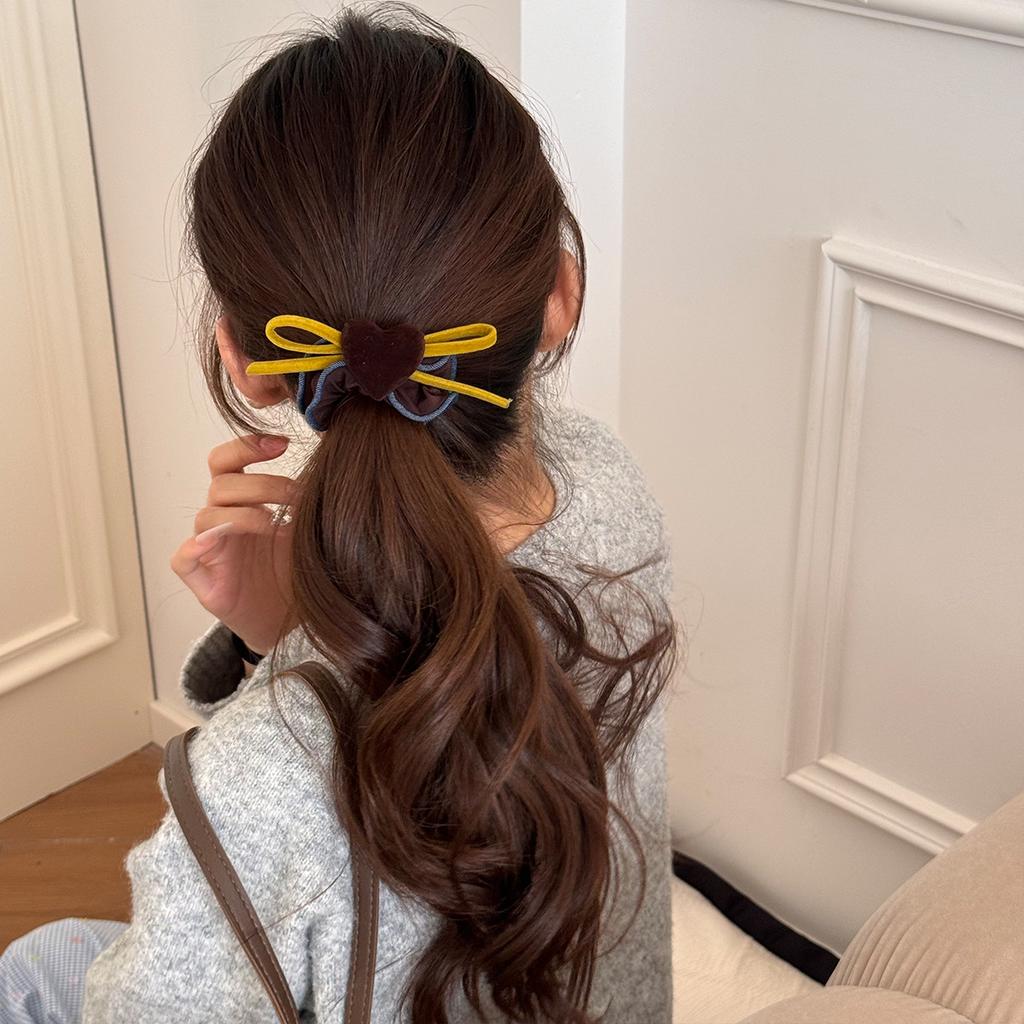 Samtherzförmige Schleife Haargummi und Stirnband sind vielseitig zum Binden von Dutts und als Haaraccessoires