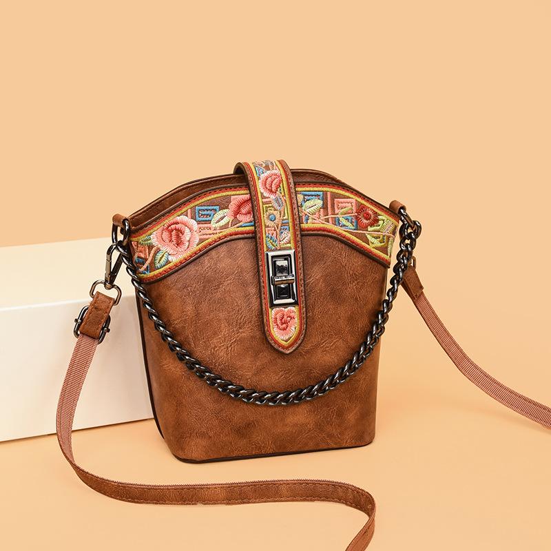 Retro Ethnic Style Embroidered Women's Shoulder Bags Soft PU Casual Ladies Messenger Bags Commuter Texture Women's Crossbody Bag for Mother's Day Gift