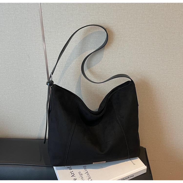 Retro Large-capacity Tote Bag Women's 2025 New Winter Casual Simple and Versatile Shoulder Bag Commuter Messenger Bag Tide