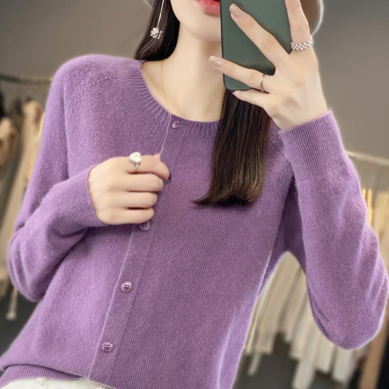 Neuer Herbst- und Winter-Rundhals-Cardigan für Damen, Langarm-Oberteil, Basisschicht, Oberbekleidung, Modischer und vielseitiger Strickpullover