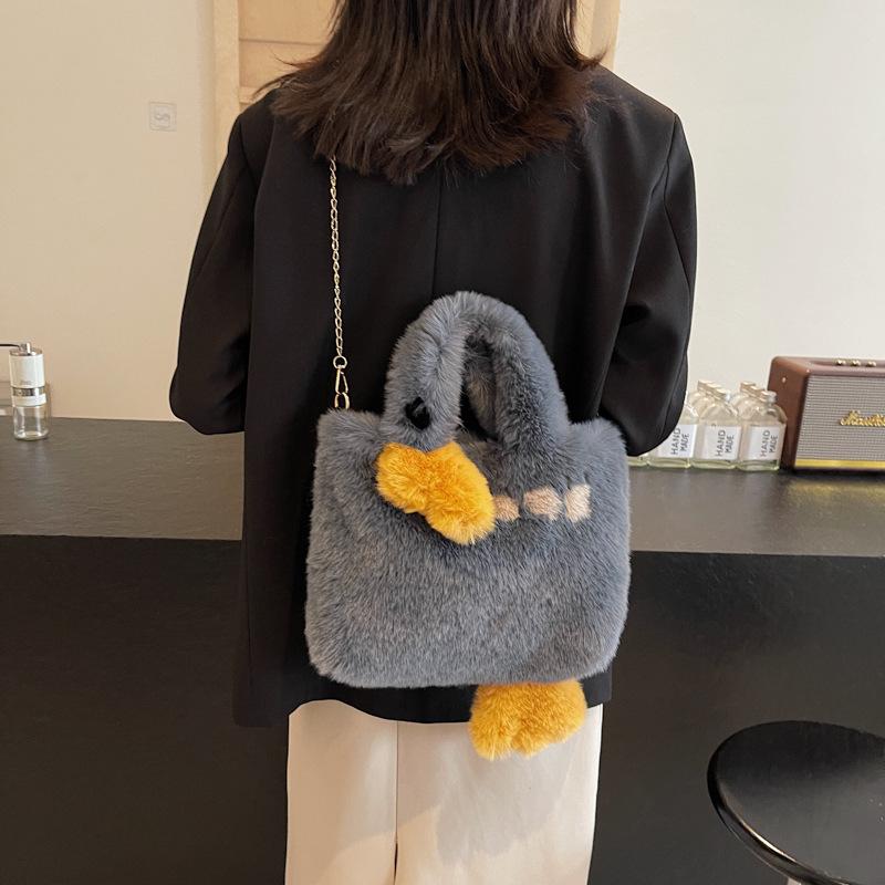 Japanese Cute Contrasting Duck Handbag 2025 New Plush Fashion Shoulder Bag Personalized Fluffy Messenger Bag Women