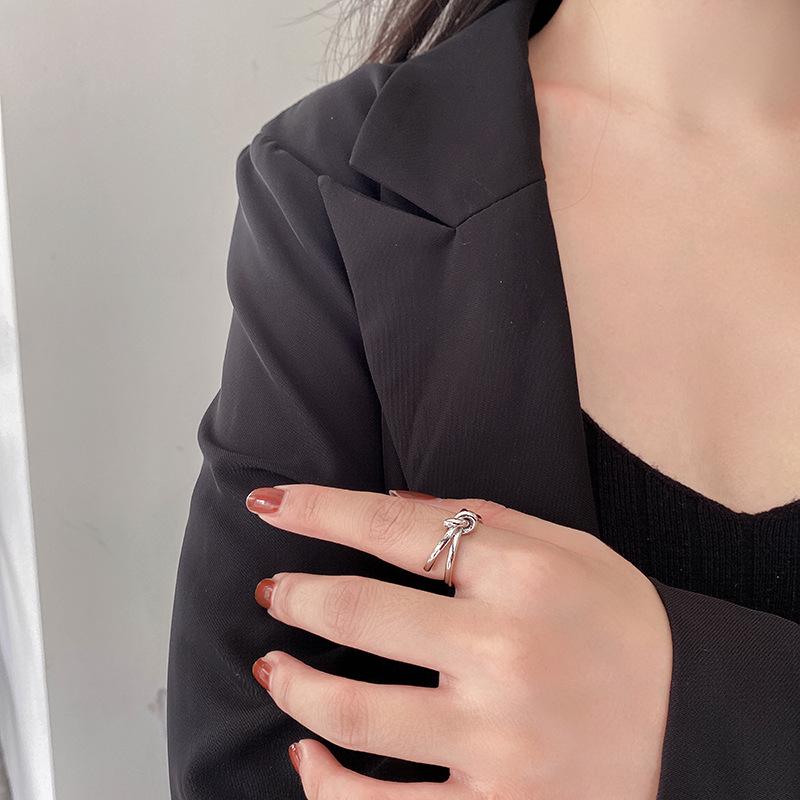 Retro Knot Stackable Ring for Women – Fashionable and Distressed Design for Index or Middle Finger.