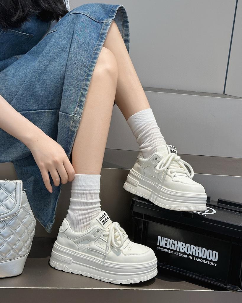 Internet celebrity Korean white shoes women's 2025 summer new round head platform versatile lace-up niche casual sports shoes