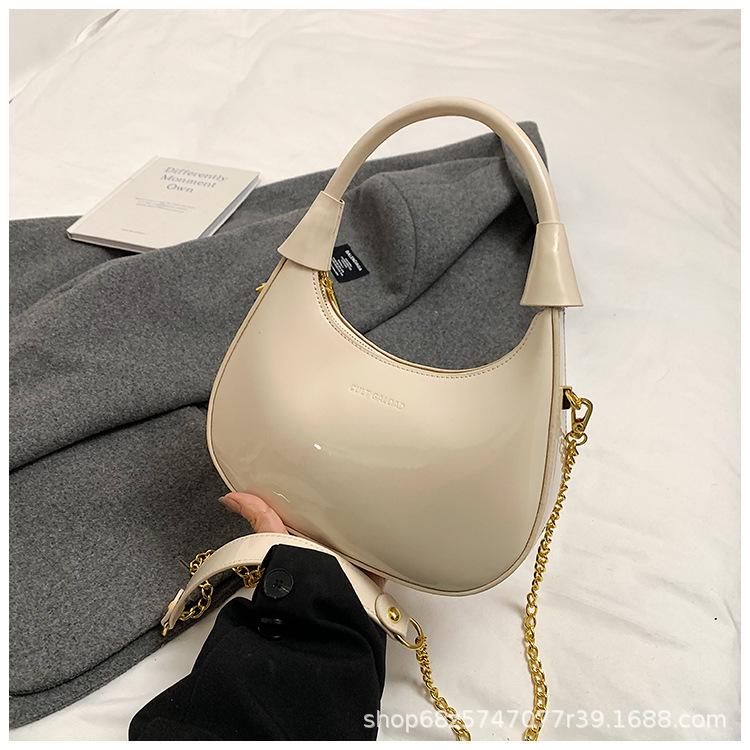 2025 Autumn and Winter New Fashion Glossy Commuter Bag Casual Versatile Patent Leather Crescent Bag Single Shoulder Armpit Bag Women's Bag