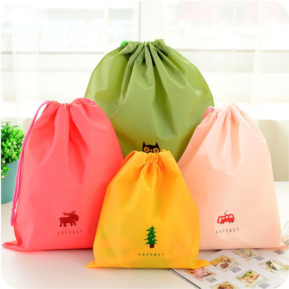 

PE Plastic Clothes Shoes Organizer Storage Bag Bright Color Travel Home Waterproof Drawstring Bag L зелений