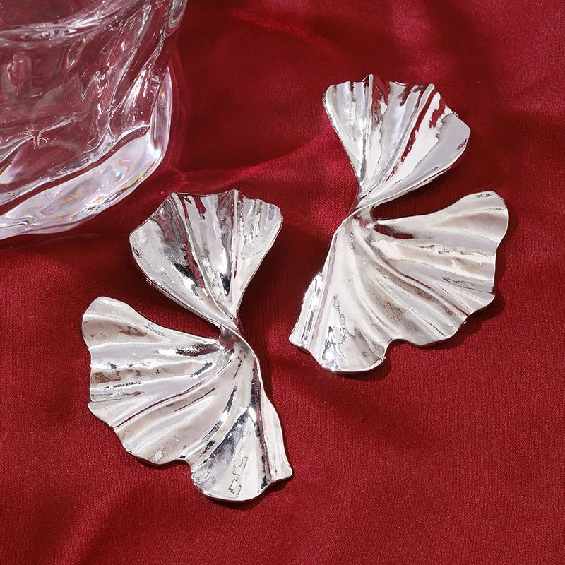 European and American punk metal wind ginkgo biloba golden stud earrings trendy leaf earrings flake flowers wholesale