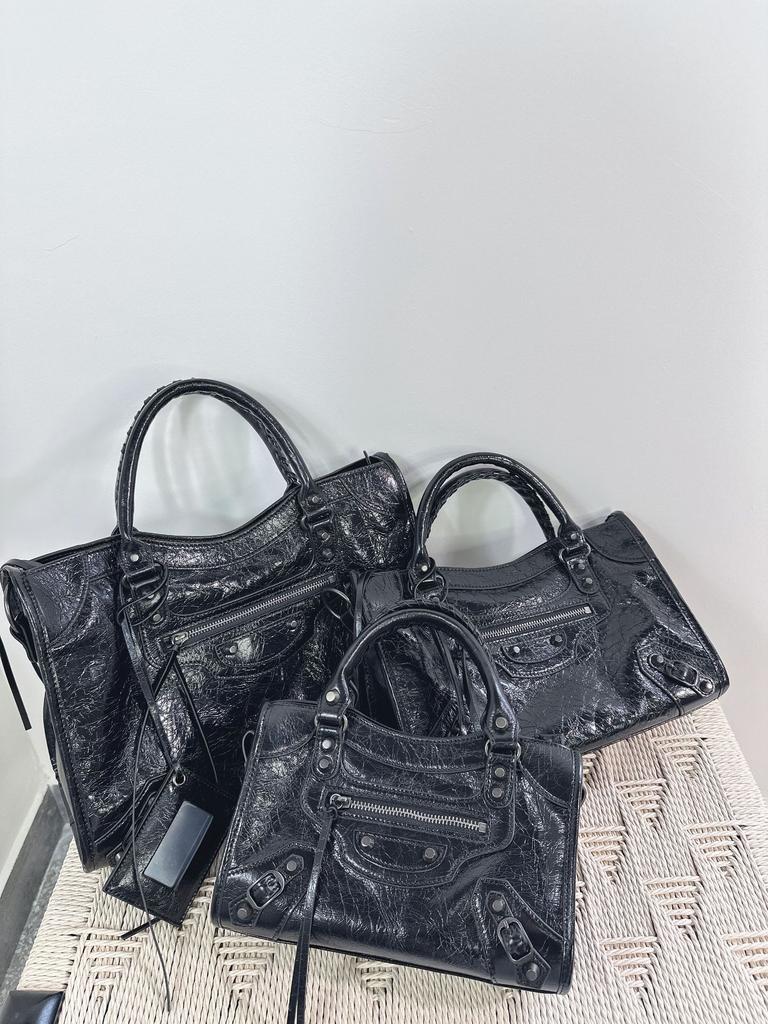 Hot Girl Cool Studded Caggle Motorcycle Bag Twist Tote Bag Oil Wax Cowhide Tote Bag Women's Single Shoulder Underarm Bag