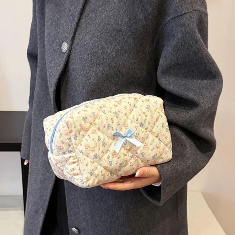 Fashion Flower Quilted Makeup Storage Bag Portable Travel Organizer Cosmetic Toiletry Pouch Cute Make Up Handbag Clutch Purse
