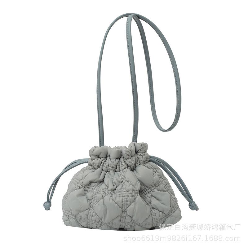 Einfache Rhombus-Kordelzug-Bündel, gefaltete Beuteltasche, Damen-Nylon-Wolke, Umhängetasche mit einer Schulter, leichte Knödeltasche