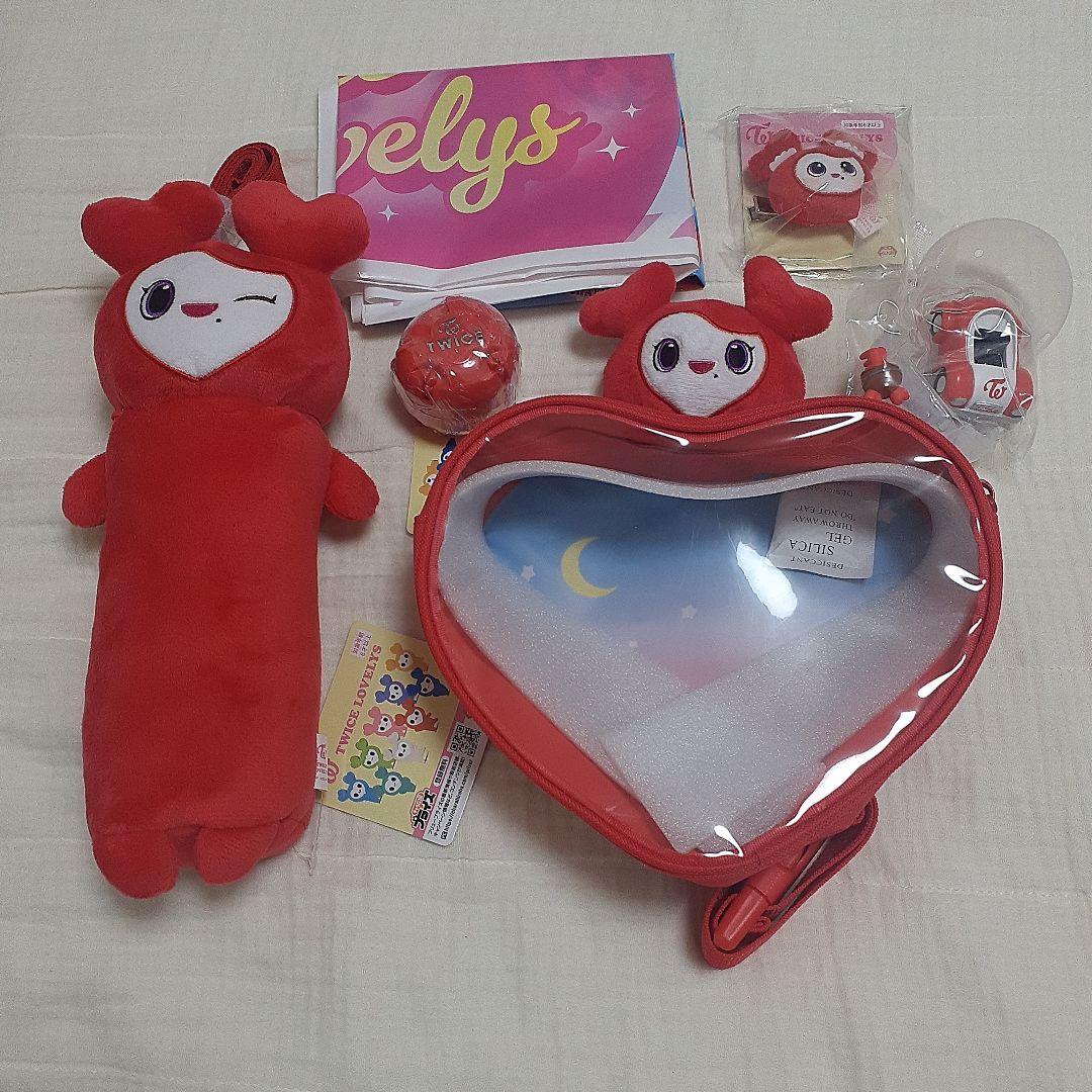 

[Б/У] TWICE GIGO Чэён 3 предмета + Бонус (2 капсульные игрушки)