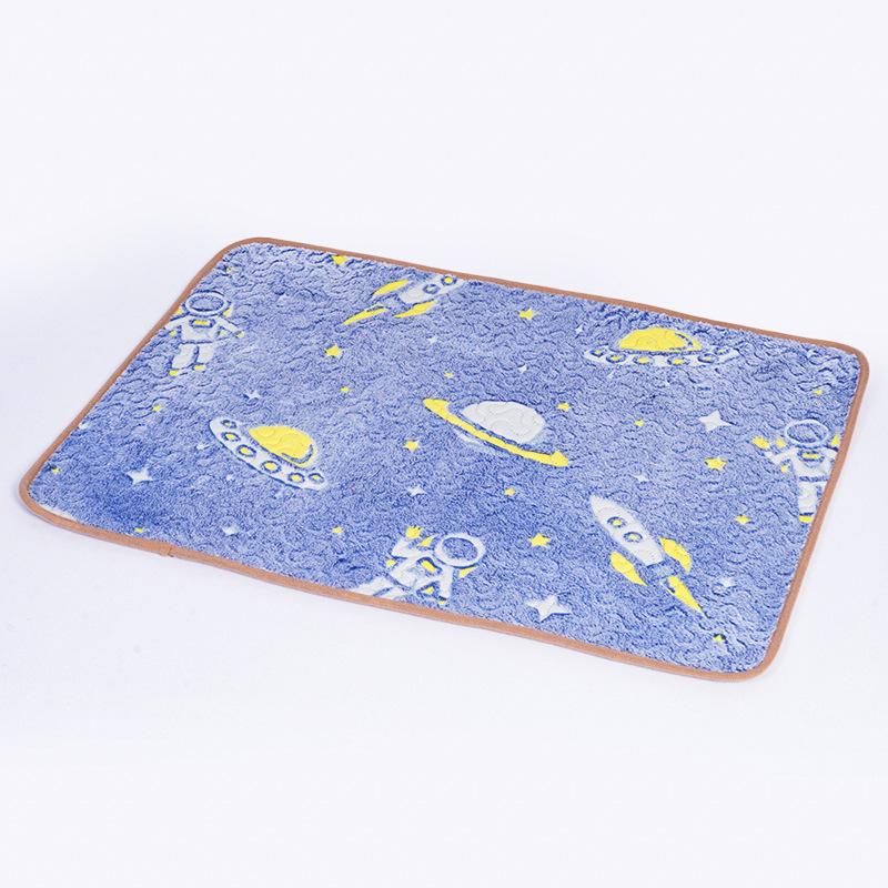 Winter Pet Urine Pad Breathable and Absorbent Dog Urine Pad Machine Washable Non-slip Urine Pad Training Urine Pad Luminous Mat