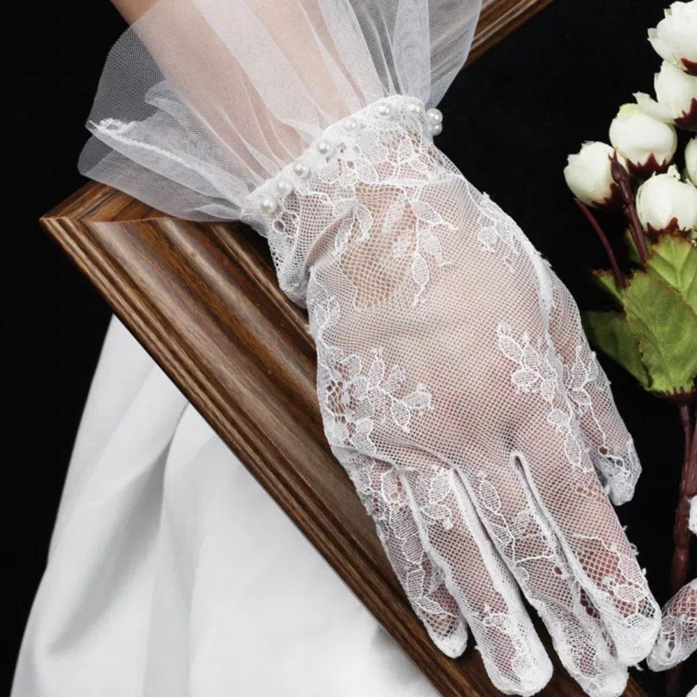 Thin Wedding Mittens Breathable Short Black Mittens Beautiful Mesh Lace Gloves  Female