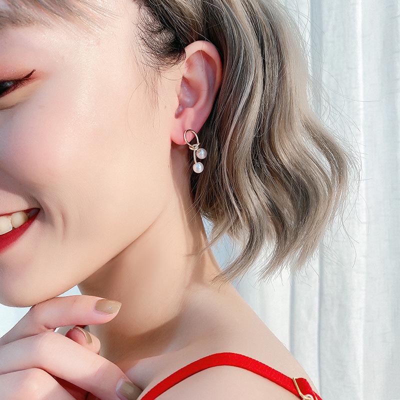 S925 Silver Needle Asymmetrical Pearl Earrings: Retro French Knotted Studs, Trendy and Simple Women's Jewelry