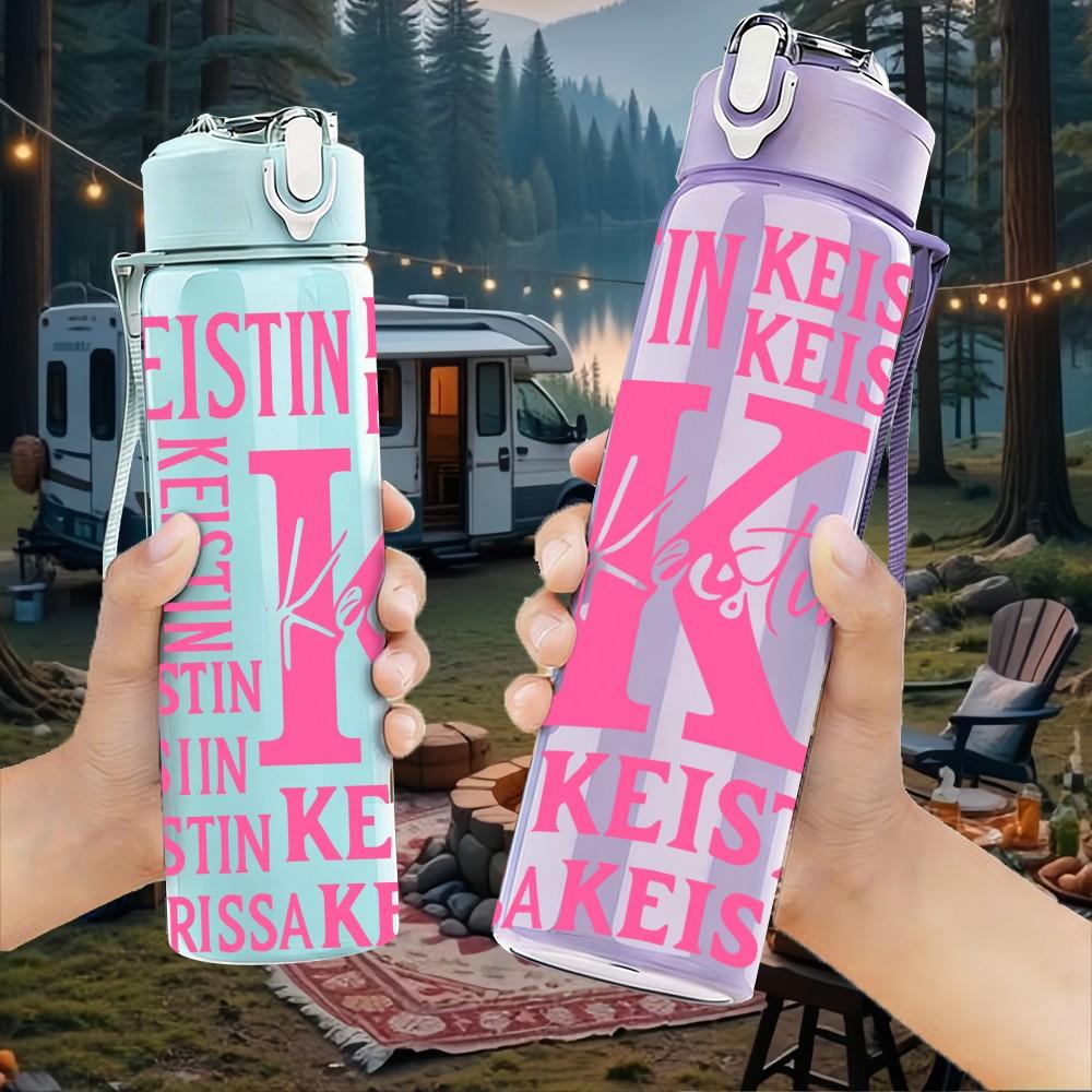 1PC Repeated Name Text Pattern 750ml Color Plastic Sports Water Bottle Leakproof Flip Straw Lid Suitable for Sports Office Home Use