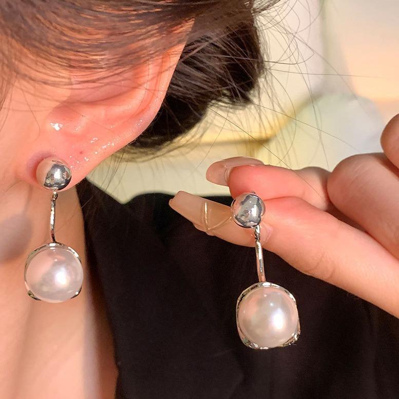 New Cold Wind Wearing Pearl Earrings Before and After Women's Simple Temperament Light Luxury High Sense Stud Earrings Versatile Fashion Earrings