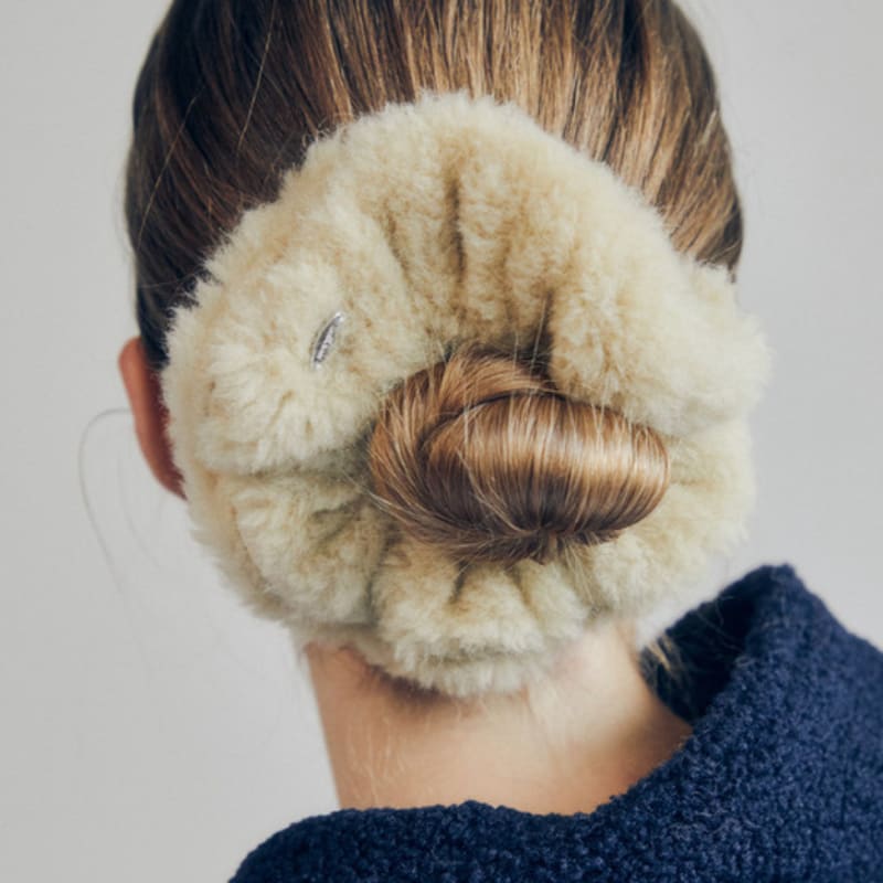 mellotory wide fur scrunchie (brown)