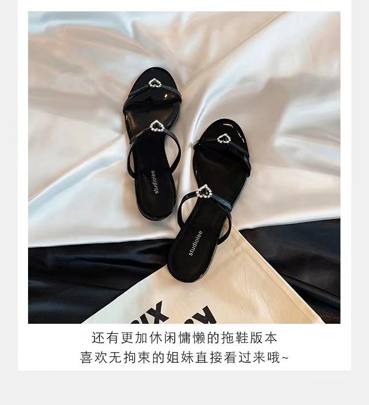 Round head double word with love drill buckle adjustable flat sandals