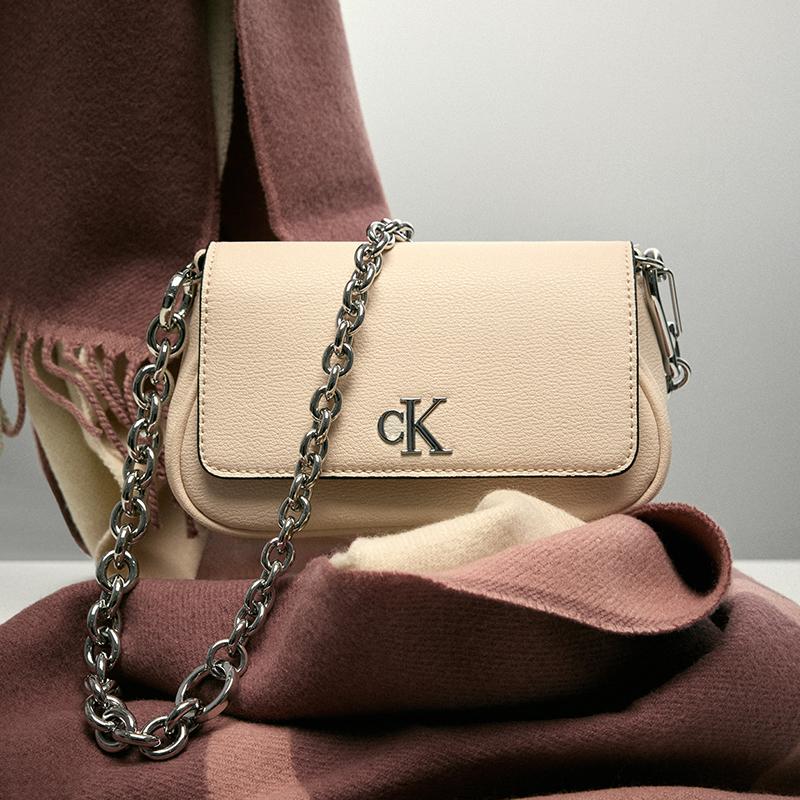 Calvin Klein Simple Metal Letter Commuting Flip Chain Crossbody Saddle Bag Synthetic Material Shoulder Bag Women's Space Black UB1-space black