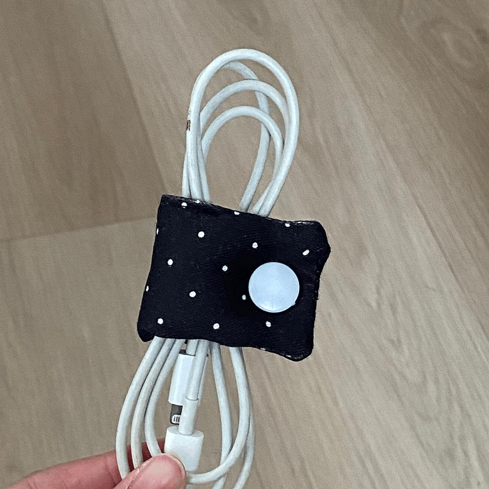 

Cute Fabric Black and White Polka Dot Data Cable Storage Buckle Winder INS Style Headphone Cable Charging Cable Storage 11*4cm чёрный