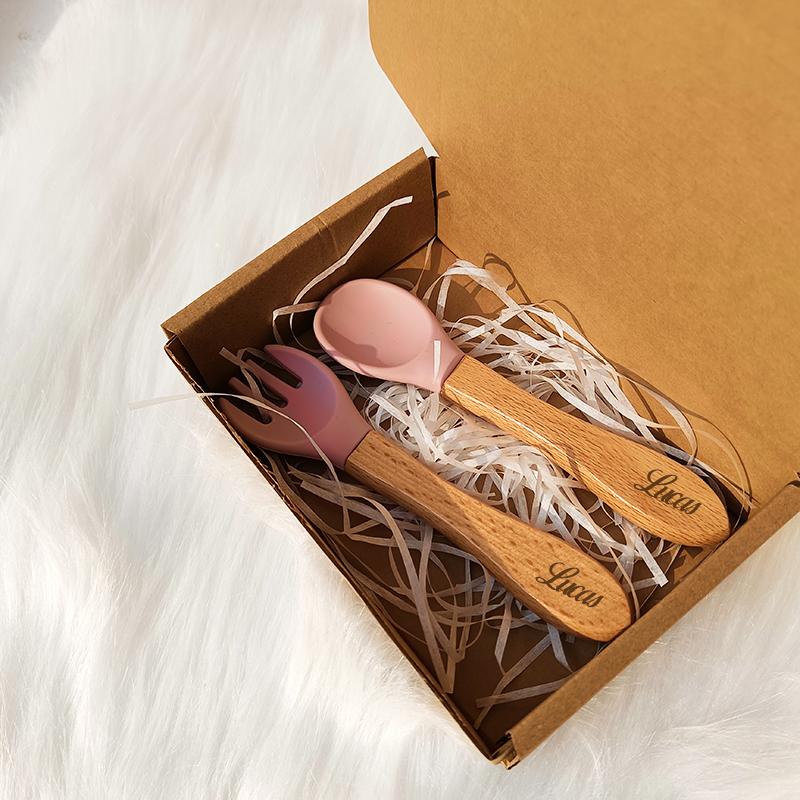 

Personalized Name Beech Wooden Silicone Spoon Fork Set Baby Sensory Learning Toy Custom Newborn Baby Hair Brush Kids Gift Set A01