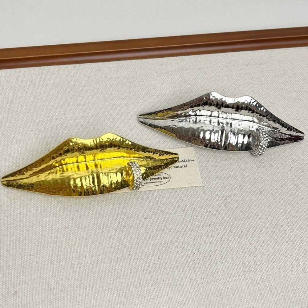 Metallbeschichteter Ring in Form großer Lippen Übertriebener Fingerschmuck Trendiger offener Lippenring für Damen