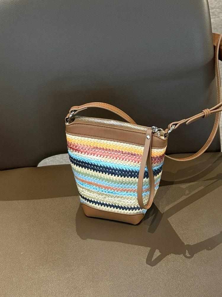 

Летняя женская сумка плетеная из коровьей кожи нишевая модная универсальная сумка через плечо коричневый