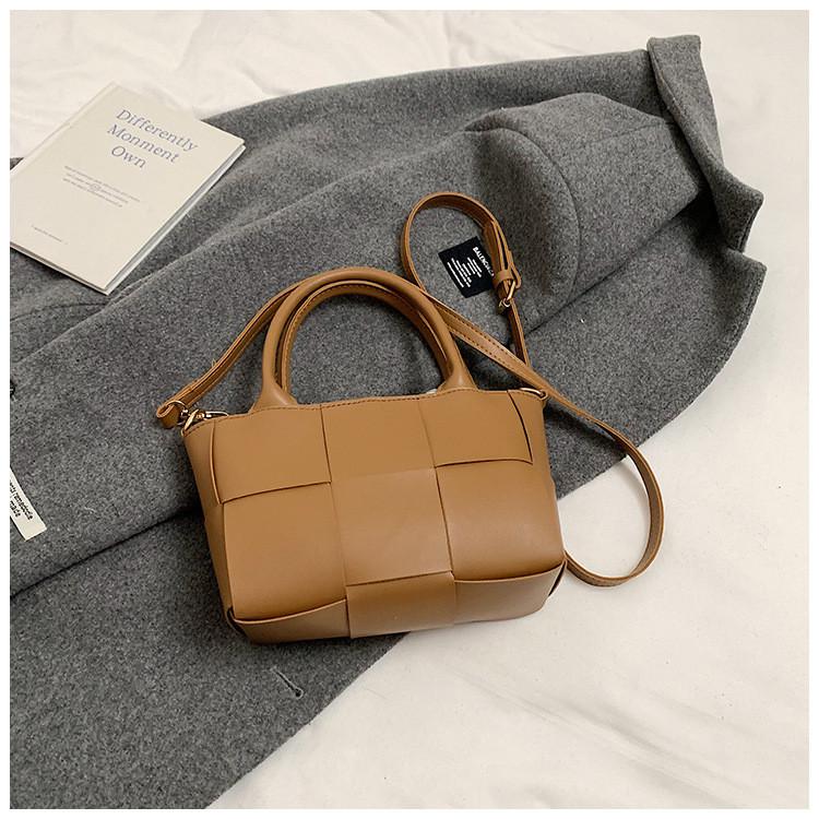 IELGY Woven Style Portable Bucket Bag Simple Commuter Messenger Bag
