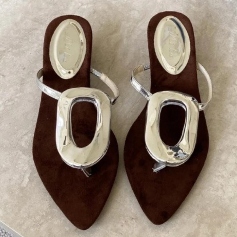 Fashion Sexy Pointed Toe Clip Toe Flip Flops Luxury Metal Decoration Wedges Designer Brand Sandals Women Fashion Comfortable Beach Shoes