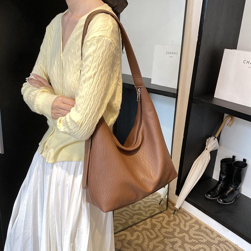 Commuter Large Capacity Underarm Tote Bag Retro Shoulder Bag Temperament Shoulder Bag Foreign Tote Bag