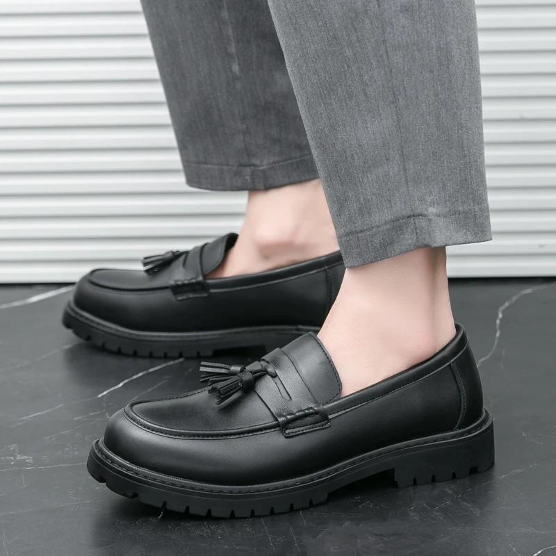 Fashion 2025Fashion Men Casual Leather Shoe High Quality Classic Business Dress Shoe Outdoor Antiskid Casual Flat Designer Tassel Loafer